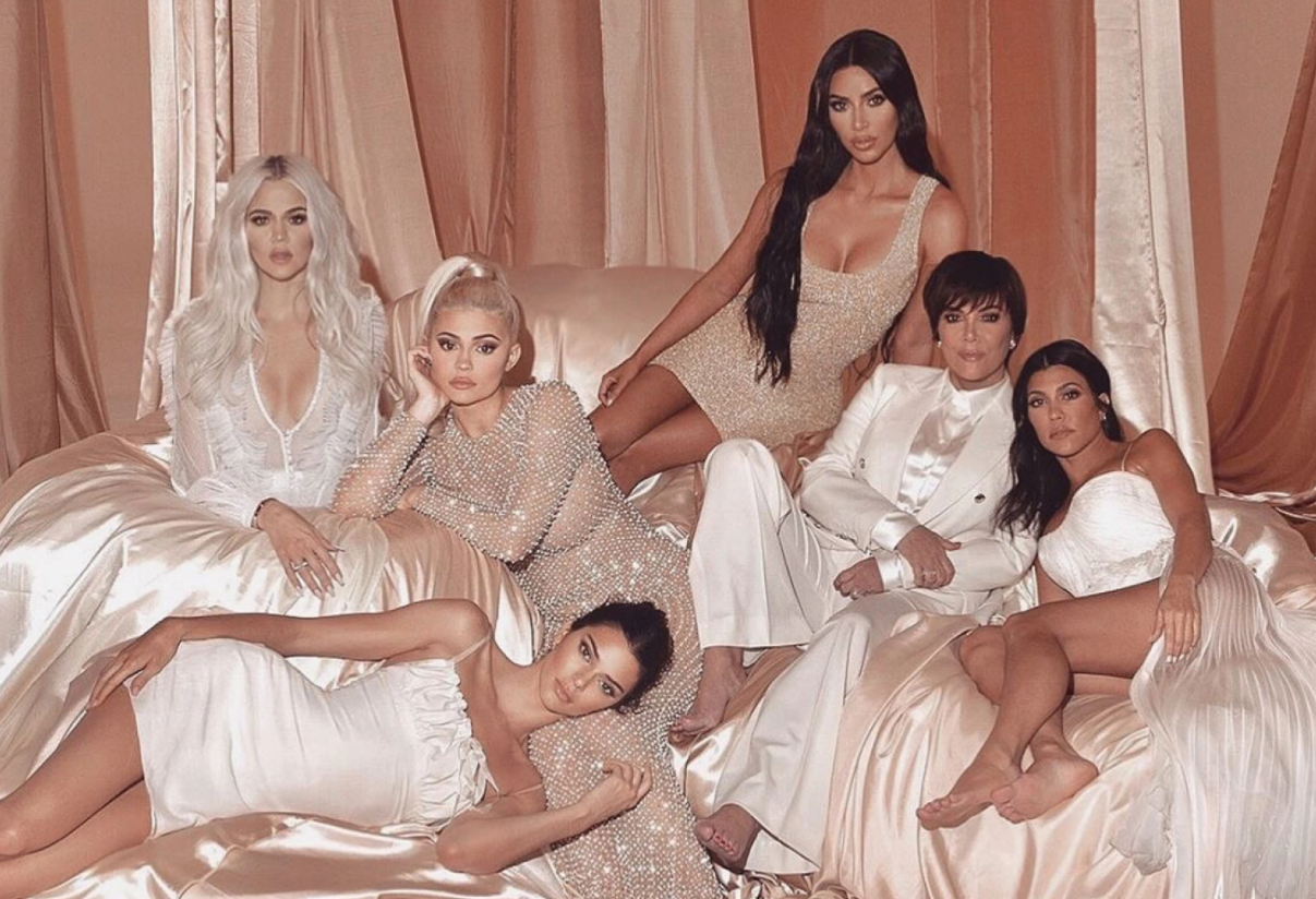 金·卡戴珊|金·卡戴出售旧鞋被粉丝抨击,售价比同拼高9倍,据说是坎爷赠送