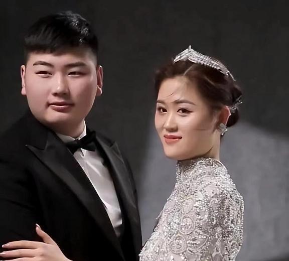 陈萌|陈萌怀孕后晒旗袍造型，眼神中透露着骄傲，欲开启直播带货之路