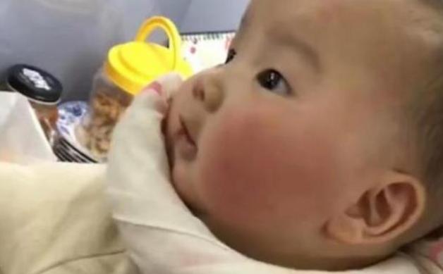 |奇葩！熊磊母亲晒出郭策小时候照片，网友嘲讽：没脑子！