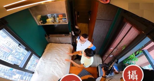 碧桂园|31岁香港独居青年，300万买下18“阳台房”，网友：太逼仄了