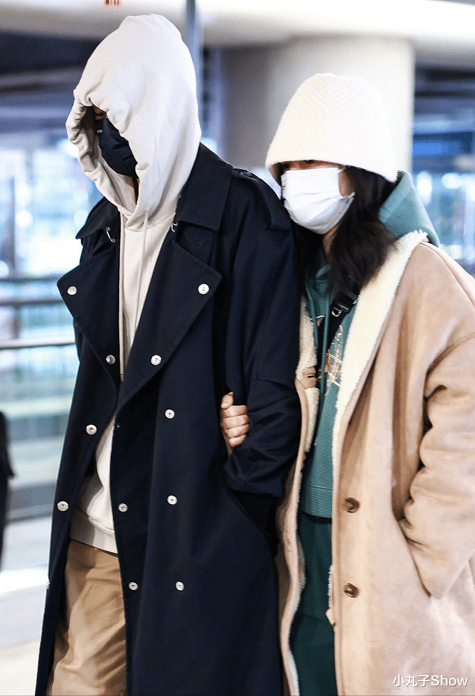 张杰|恩爱如初!谢娜张杰风波后合体高调走机场,穿情侣装举止格外亲密