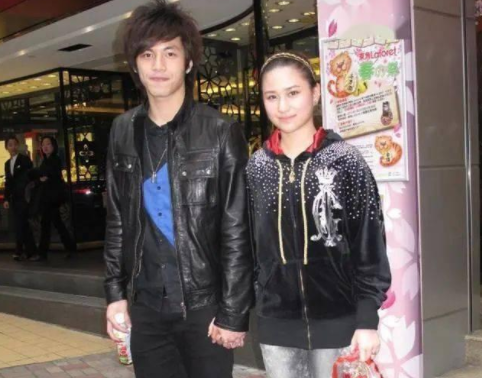 何超莲|“遇渣体质”何超莲,与gay相恋爱上吴克群,放弃霍启山迎来窦骁