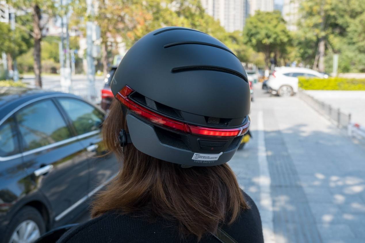 华为鸿蒙系统|头盔也智能,有音响,还带灯,Helmetphone智能骑行头盔体验