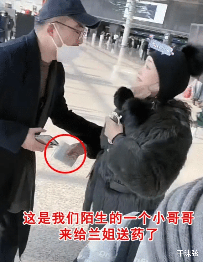 陈岚|新恋情?张兰牵手男子笑容灿烂!愿接受“姐弟恋”,男方是00后