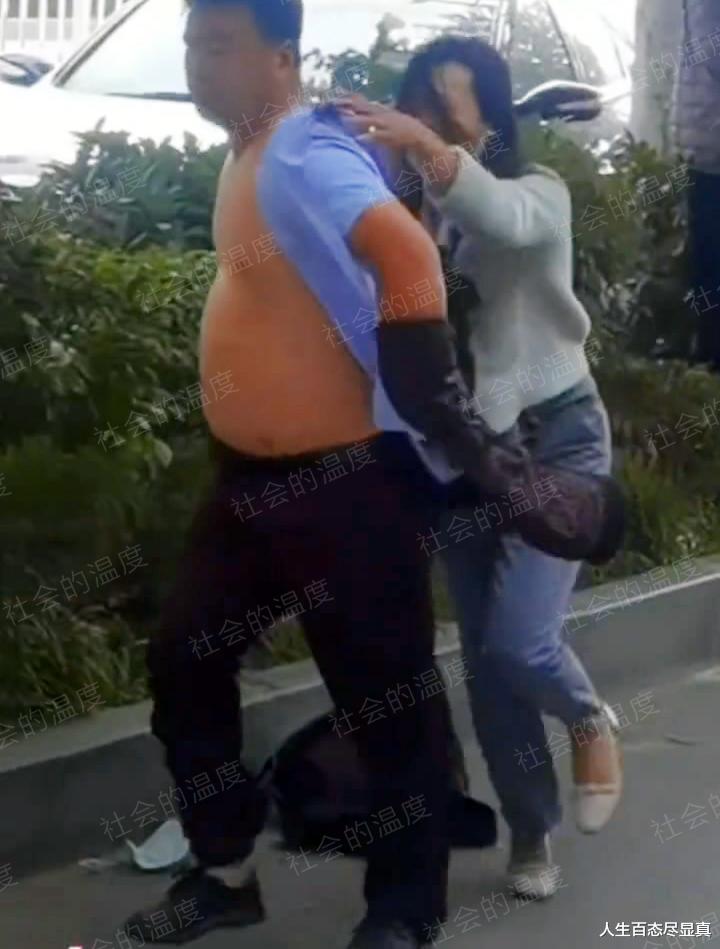 女子发现500元私房钱,当街将丈夫撕成赤膊:是不是拿去养狐狸精