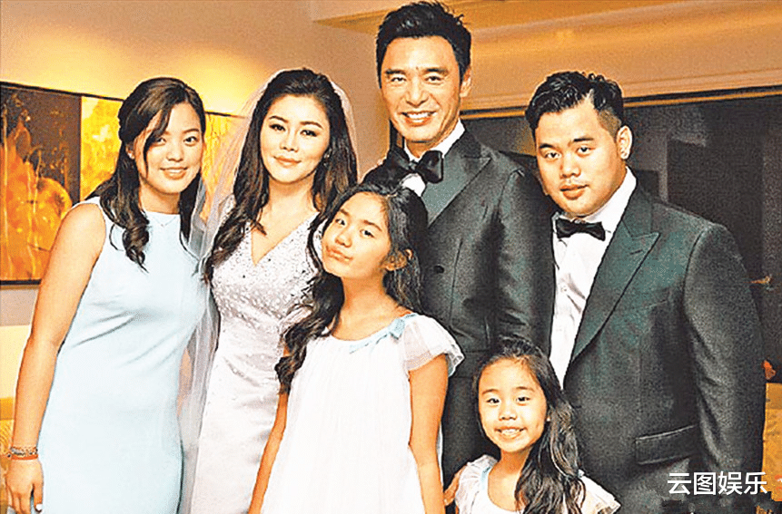 章小蕙|钟镇涛儿子情人节送花给章小蕙,破母子不和传闻,还与女友秀恩爱