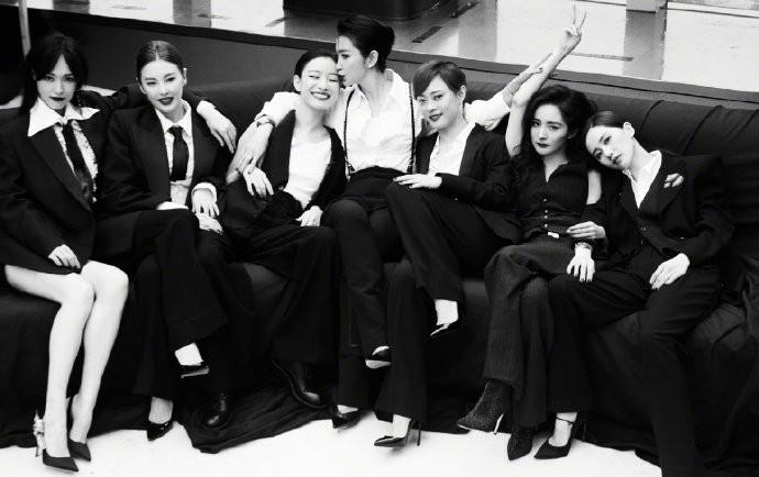 杨幂|杨幂为刘诗诗送生日祝福，晒爬山合影