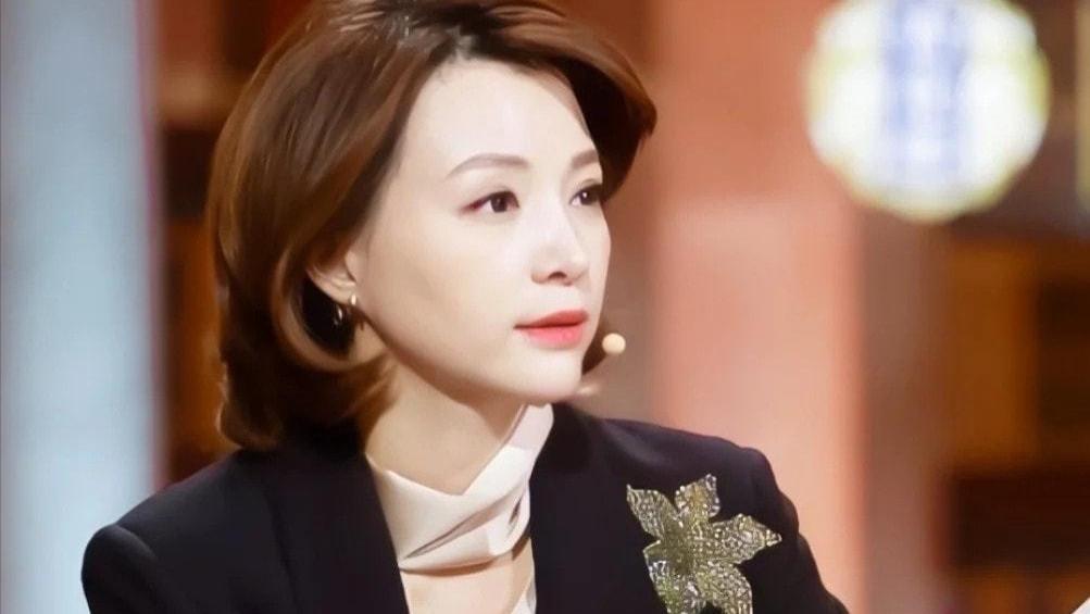 短发 50+剪短发的女人太有气质了：衣不穿花，发不过肩，打扮干净利落