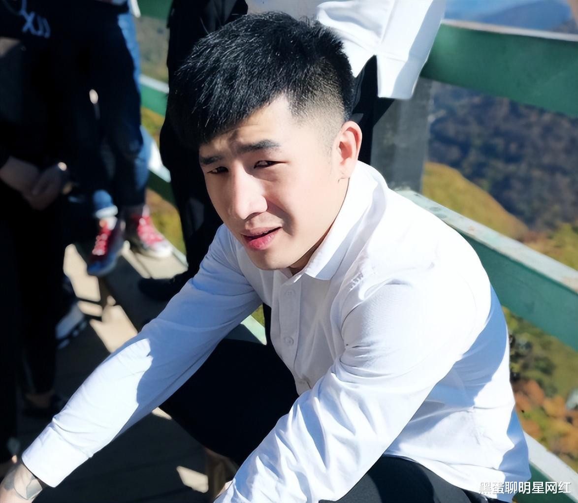 井元林|因帮“逆徒”赔款，二驴遭仙家粉丝嘲讽，直播回怼：我们是好兄弟