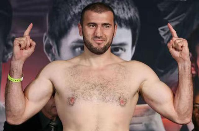 约书亚|他曾经战胜约书亚,人称“中亚巨熊”,转为职业拳手84秒遭击倒