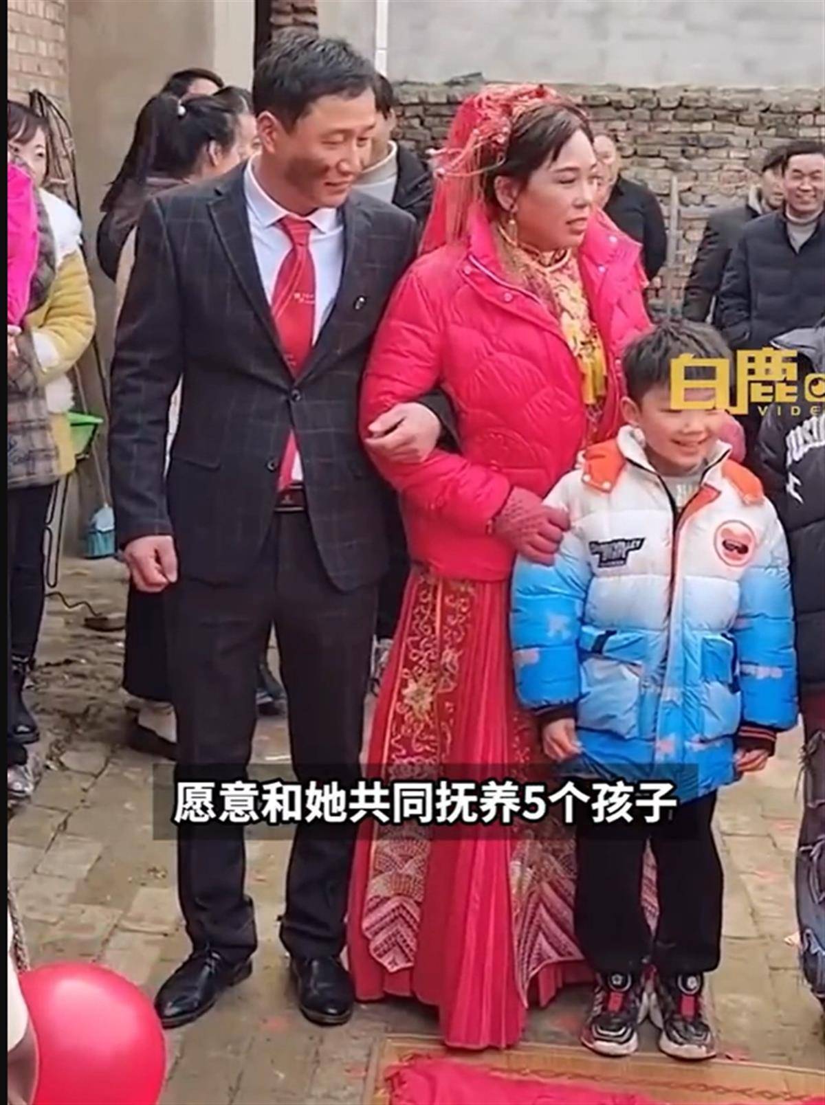 ?45岁女子带5个孩子嫁给初恋,请少些恶意揣测多些祝福