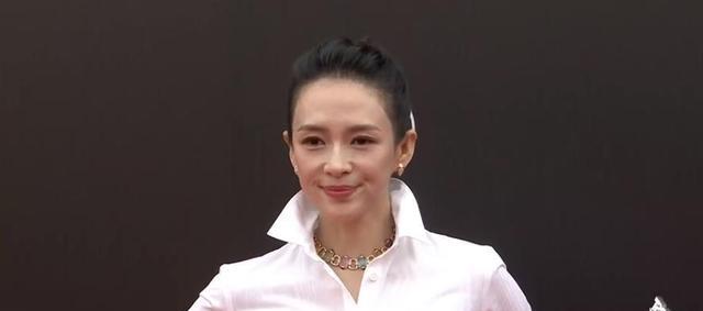 海清|First红毯:袁泉清冷气质绝,海清深V性感,章子怡这次赢好大