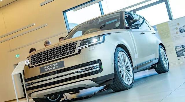 国产路虎揽胜正式上市,实力碾压宾利添越,配4.4TV8引擎,仅249万