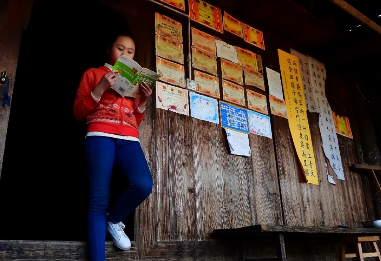 学霸|学霸受“穷人思维”影响，底层家长感到自责：好不容易培养出来的