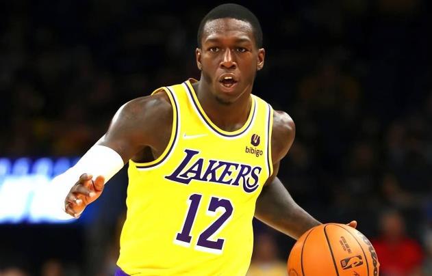 宣布复出!恭喜詹姆斯!场均15+3+3,湖人等了他一年