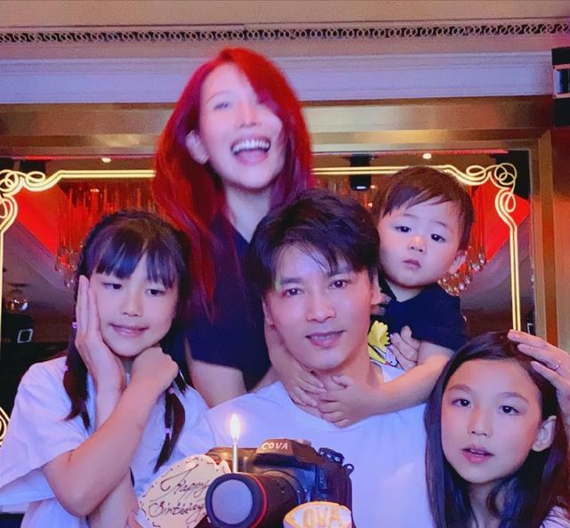 蔡少芬|49岁蔡少芬手握近2亿房产！张晋把收入全给老婆，房产没份也乐意