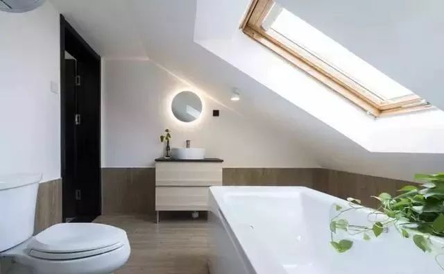 为阁楼,老公坚持买顶层!完工后我被迷住了,泡澡时还能看星星!