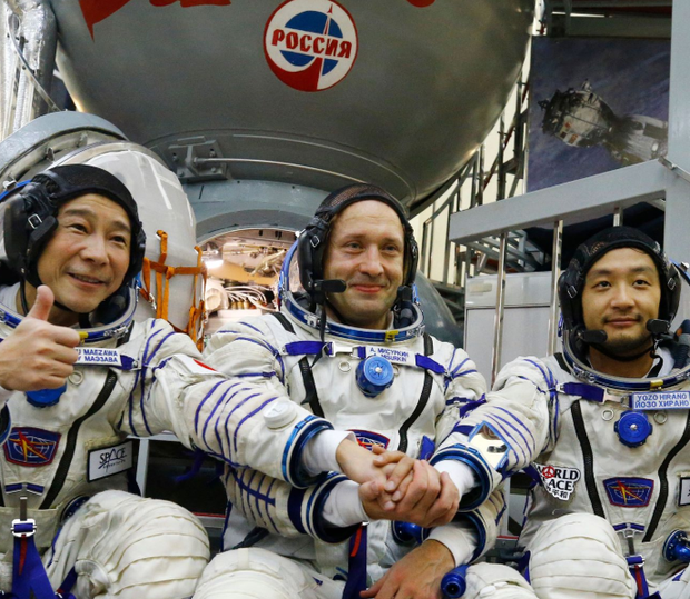 要是能上太空,你会做什么呢?告诉太空游客吧!让他帮你完成
