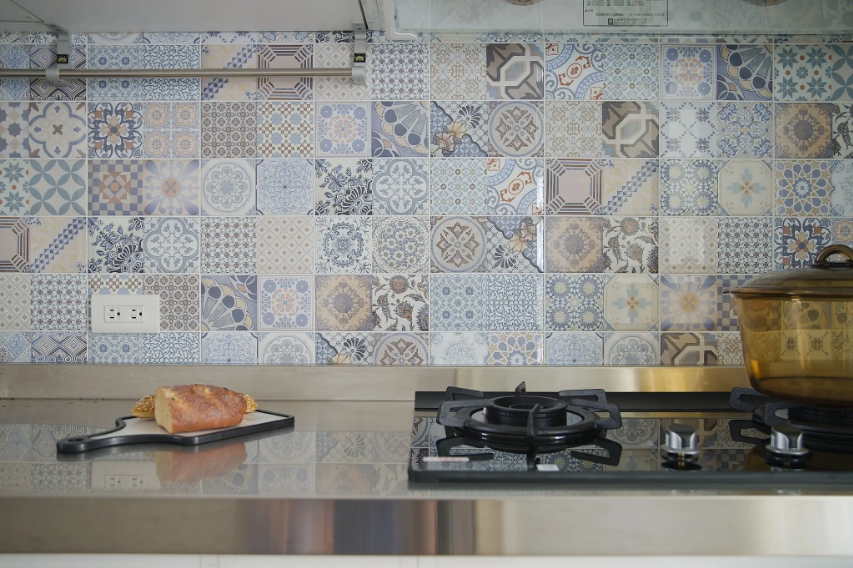 她家装修融入了自行车元素,看似简单,却拥有着很多美好回忆