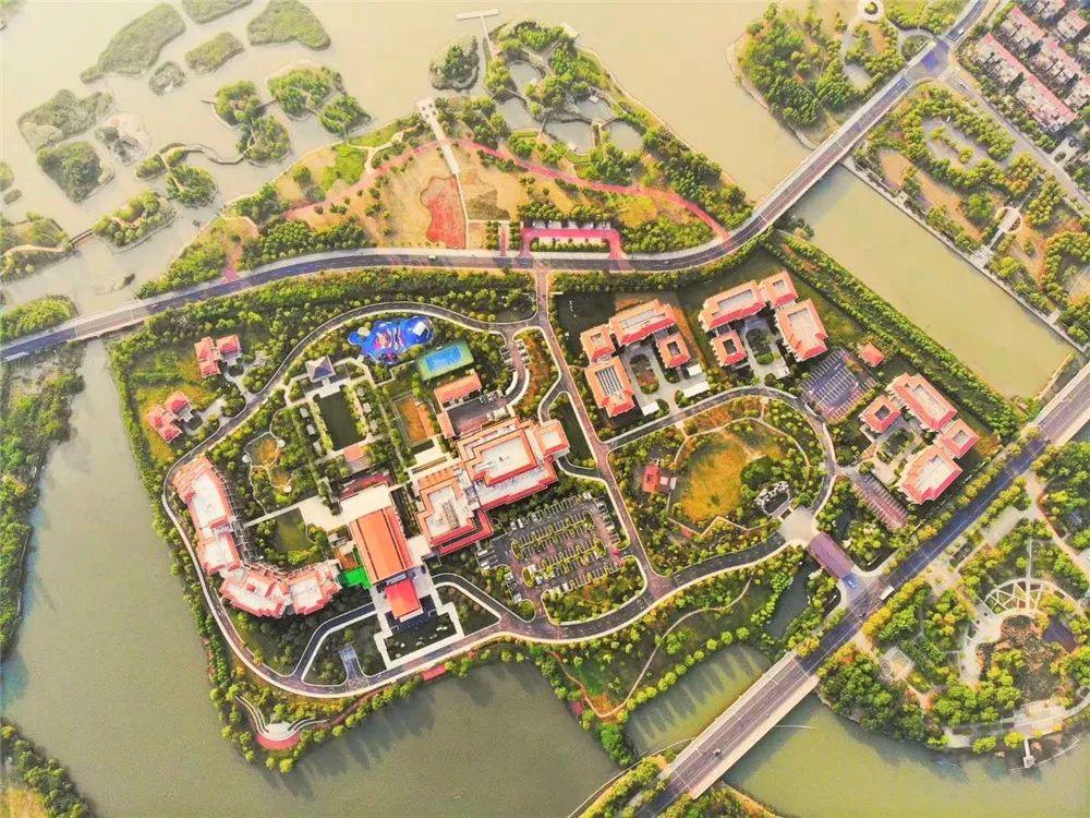 |「亲子遛娃」湖州皇冠假日酒店住高级房+早餐+户外水世界等！