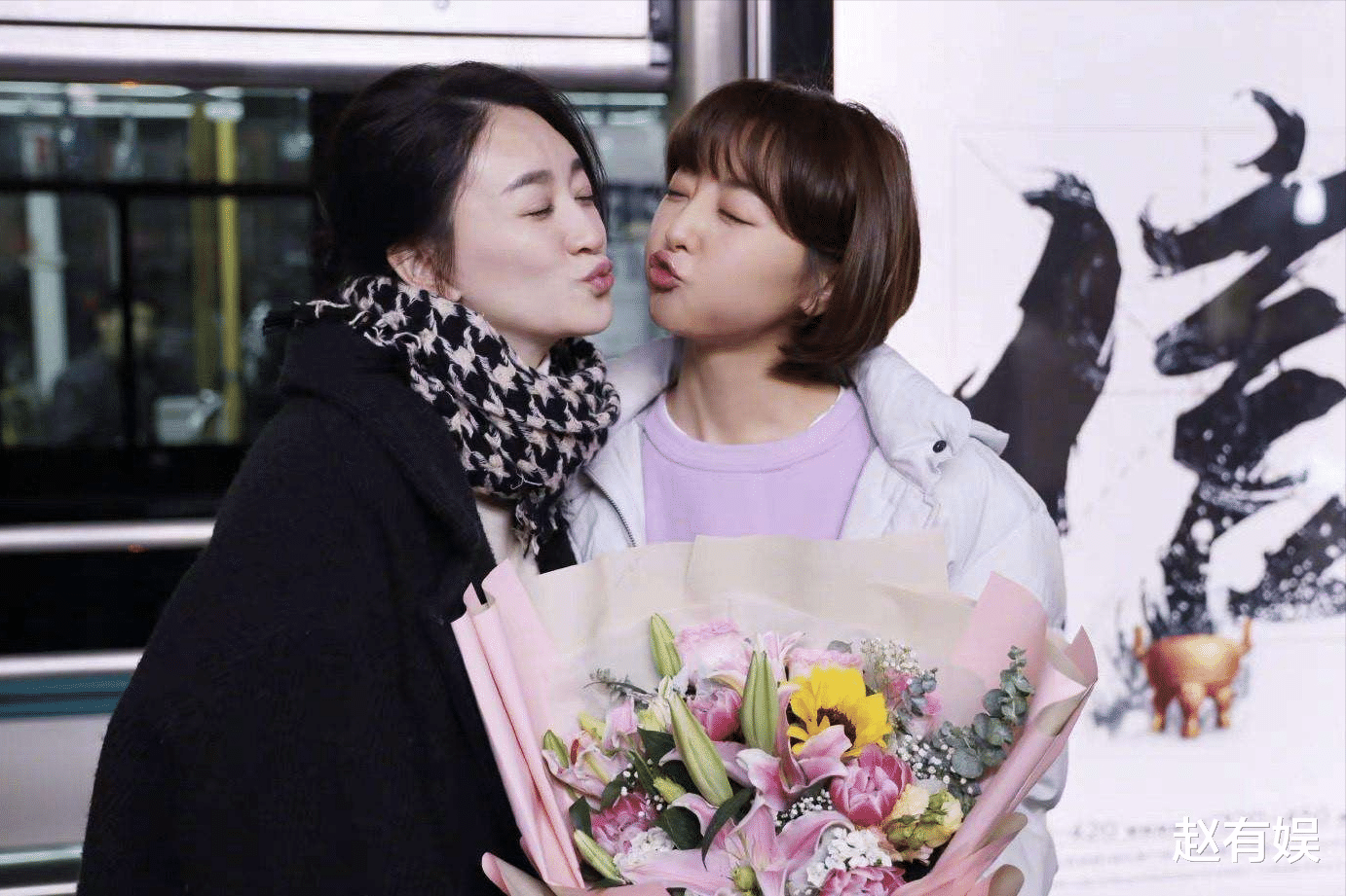 李小冉|45岁李小冉签约新公司,接替杨紫成一姐?透过演技、身材看本质