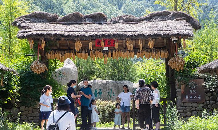 游江河|深山一条路串起四个村，家家改造房舍建康养小镇，很多人跑来避暑