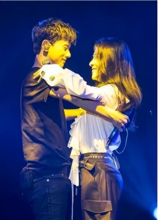 张碧晨|“母凭子贵”张碧晨：为爱生女获2亿补偿，为何华晨宇不愿娶她？