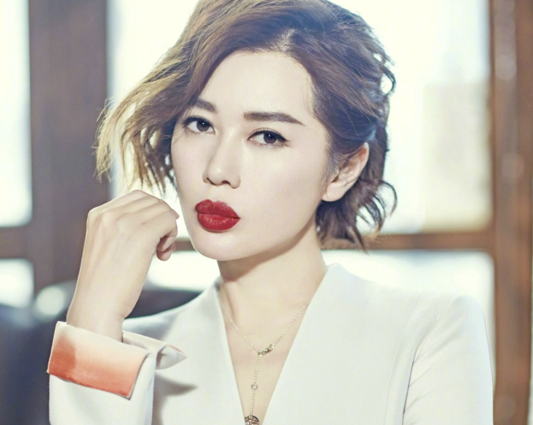 许晴|许晴的屁股,余男的嘴唇,中年女星的性感才最诱人!