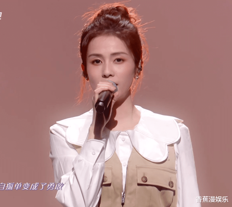 眼影 26位女星跨年争艳大戏:杨幂穿貂,杨紫撩开刘海,一个比一个有招
