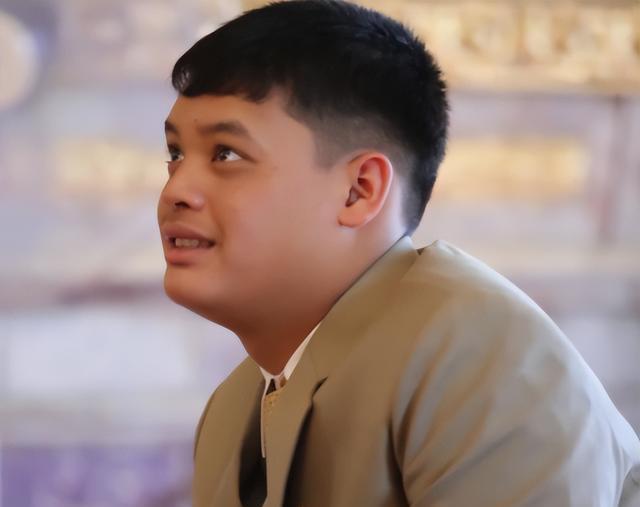 小王子|提帮功“接连出镜”差距明显，两种神情截然不同，一如往昔显呆萌