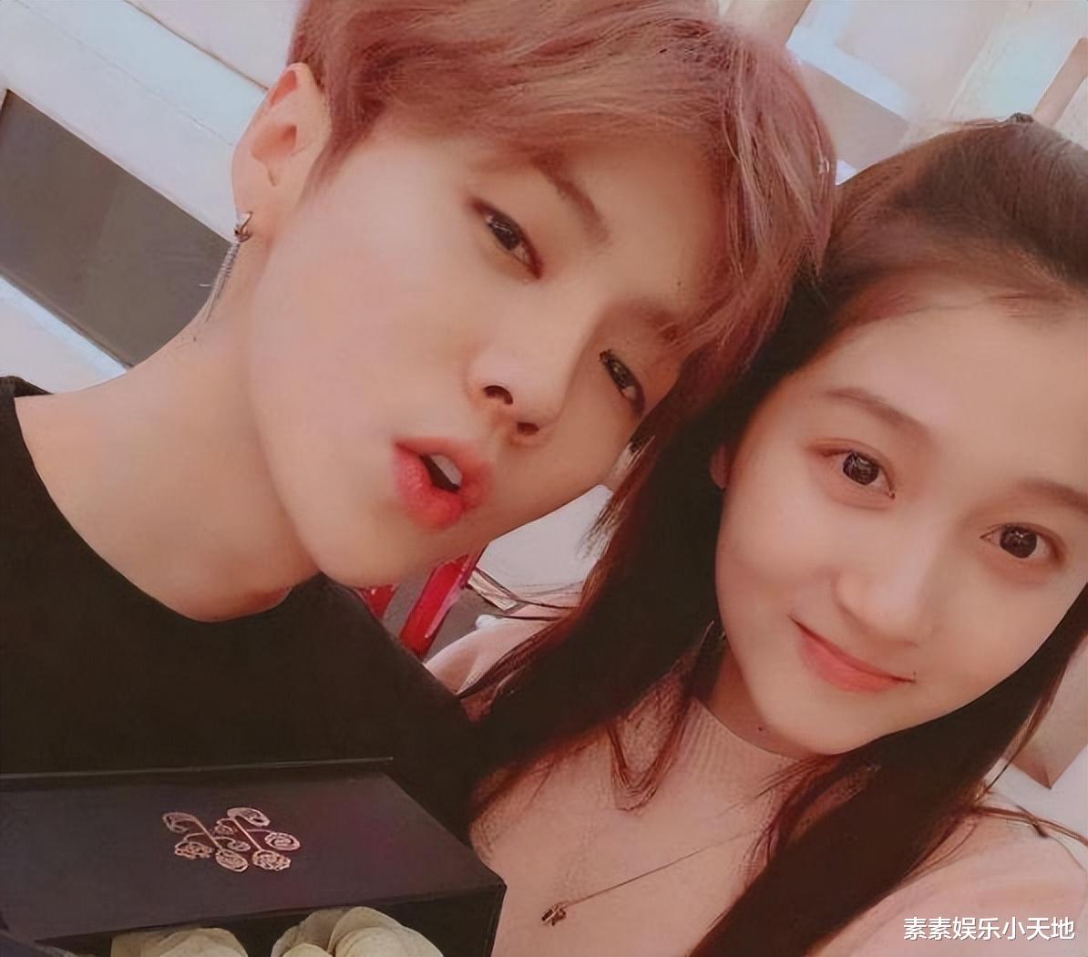 杨洋|鹿晗为关晓彤庆生聚餐, 两人穿情侣装超甜蜜,手里拎着大包小包