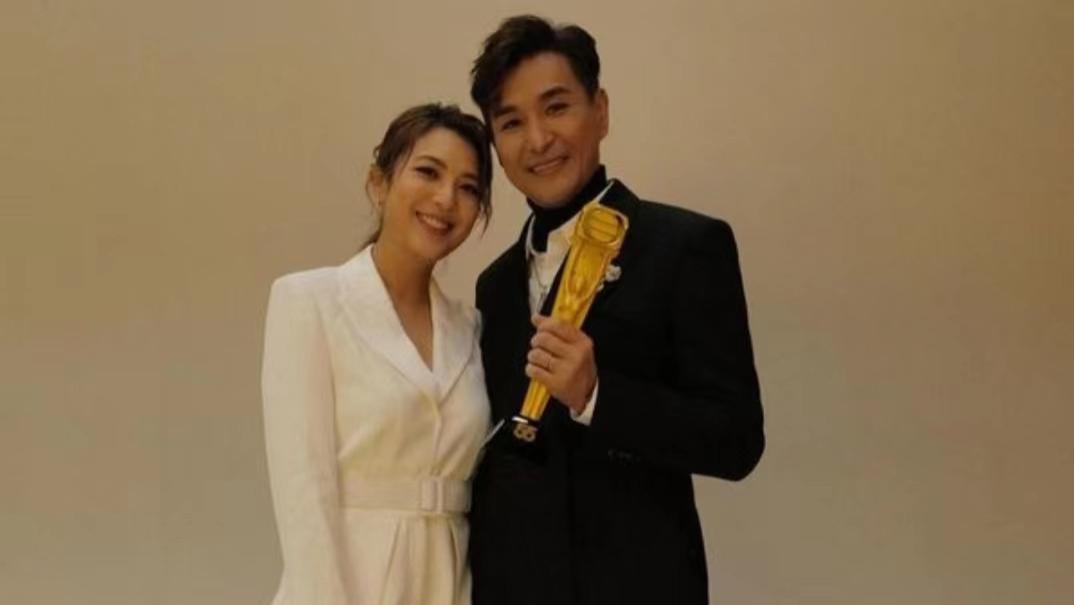 陈展鹏|二人世界便造人？TVB视帝携妻澳洲公干兼度假，网友：2人去3人回