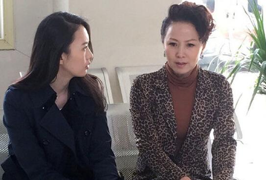 重组家庭|《重组家庭》首播,童瑶王志飞主演,相差20岁,却演夫妻,闹剧