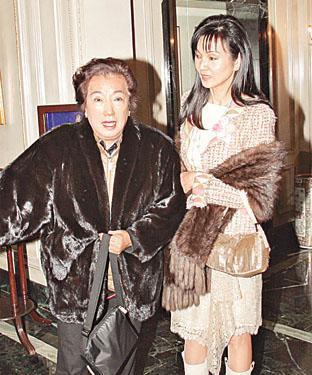 谢玲玲|最强豪门原配谢玲玲，离婚分1.4亿迟付就上法院，公婆却为她撑腰