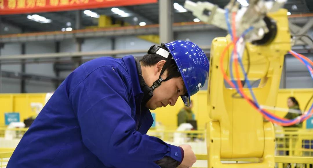 制造业|月薪一万多，招不来机械专业的毕业生，曹德旺预言真的来了