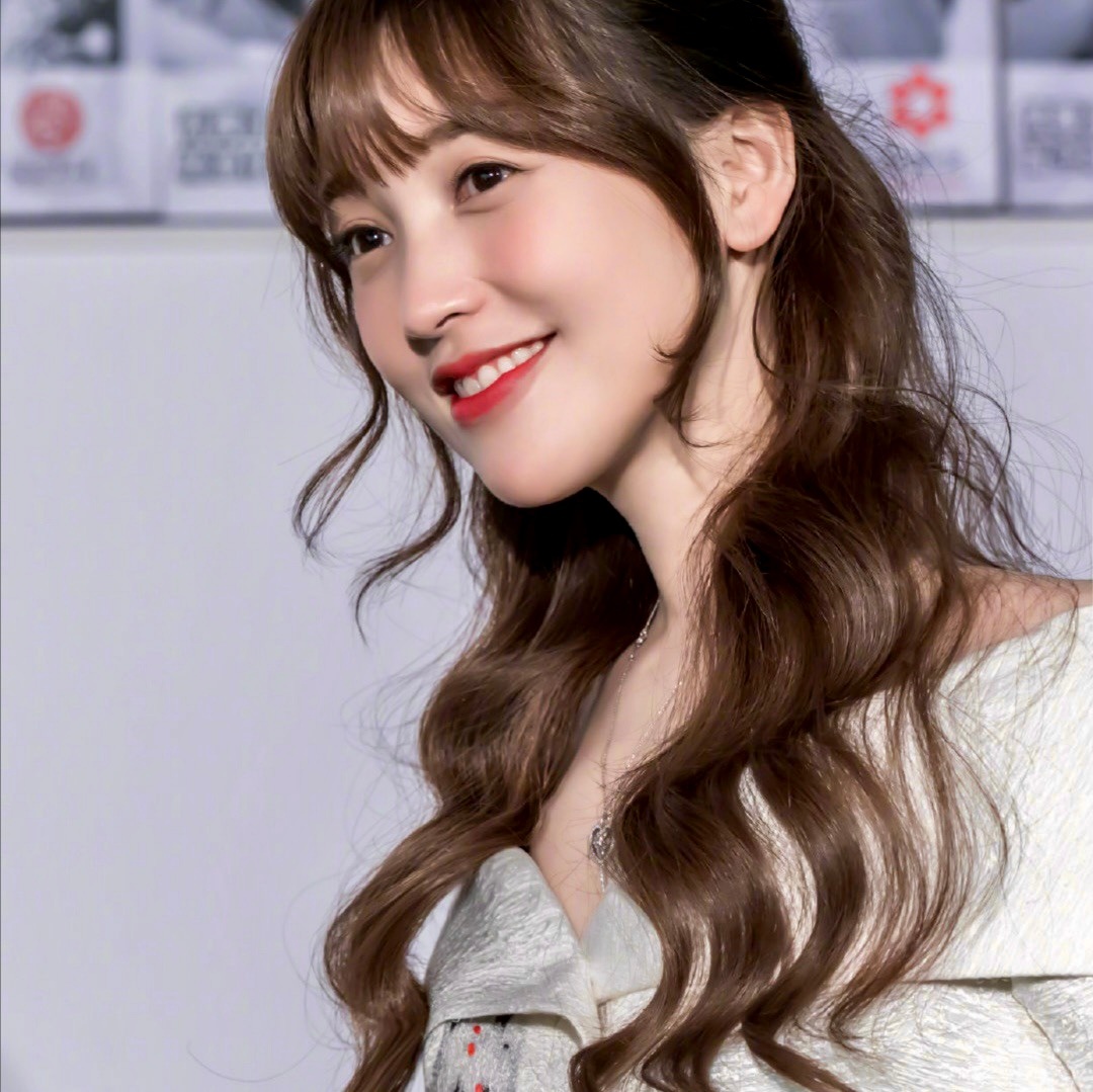 金莎|金莎在朋友圈发文透露自己确诊新冠,希望漂亮姐姐早日康复!