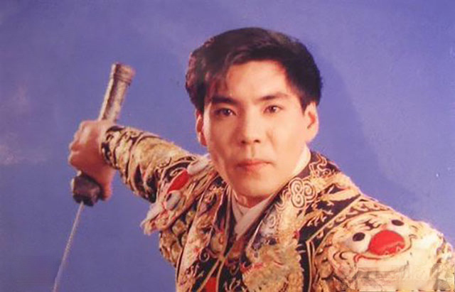 屠洪刚|屠洪刚:三妻三娃却独宠继子,母亲离世才浪子回头,如今过得如何