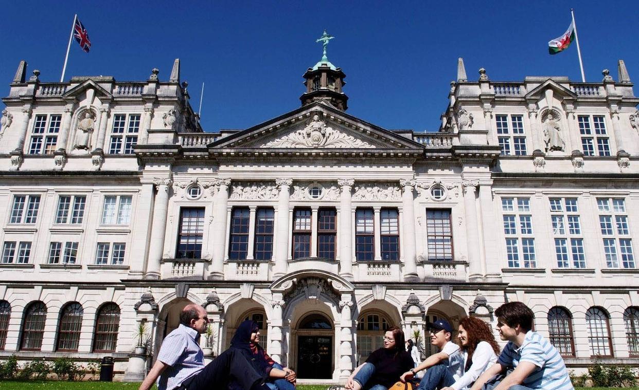 穿衣搭配|我国人才为何流失严重？47岁女高管道出背后心酸，原因很现实！