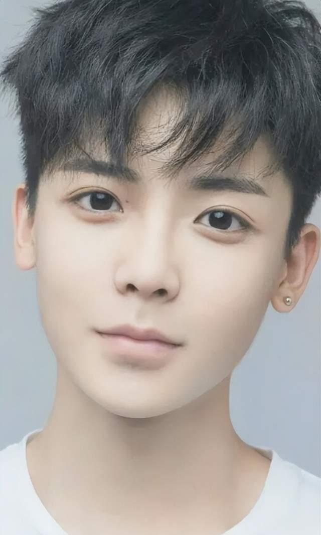 潮牌|一直不温不火的男星,有颜有资源,离红差一个时机