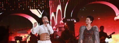 街拍|流行歌手比不过艺术家?那英淘汰姚贝娜周深却选张碧晨惹争议