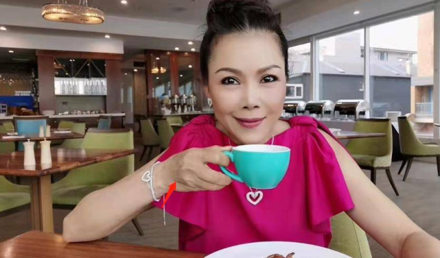 巩俐|定居国外的6位内地女星，吕丽萍深爱美国，田震在澳洲当富婆