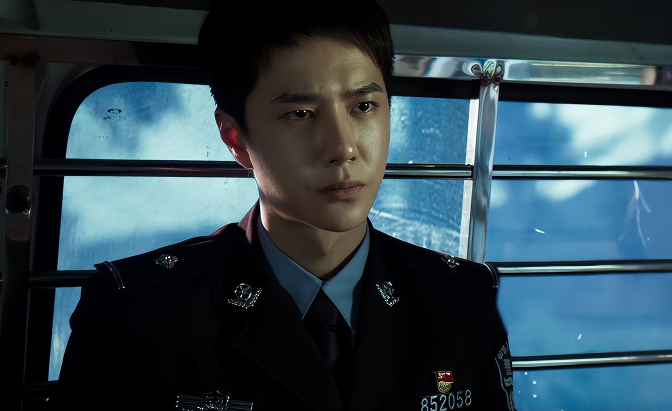 秦岚|看了8集《冰雨火》，终于明白傅东育对王一博的评价有多准确