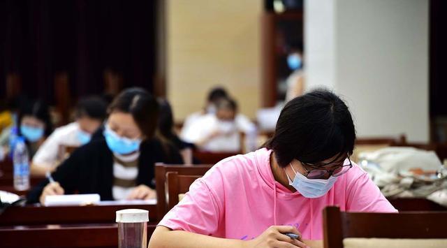 教师|两个新教师入职,一个到办公室,另一位被安排当班主任,哪个好?