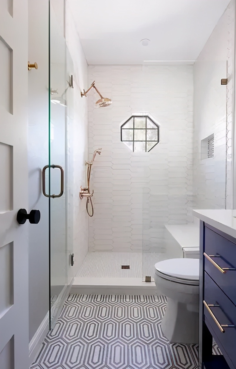 想要淋浴房更好用?砌个30公分高的小台子,老妈看了也要装!