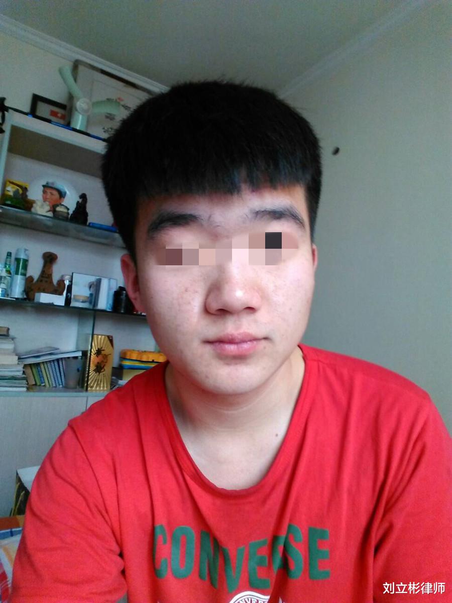 案例:男子和保洁大妈厕所私会被偷拍,揭开男子16年的畸形恋爱观