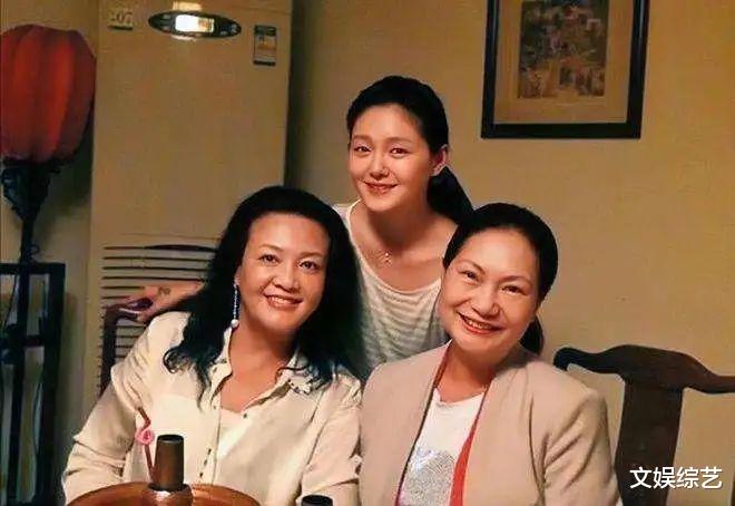 大S|徐熙媛穿白色露肩衣，张兰爆料丑事，汪小菲说不要脸，大S晒账单