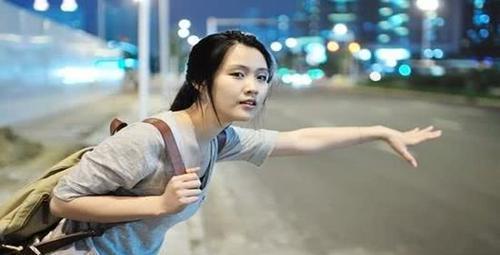 |女同事蹭我车半年，她没表示我也没说什么，她买车，我借用，她说句话我愣了