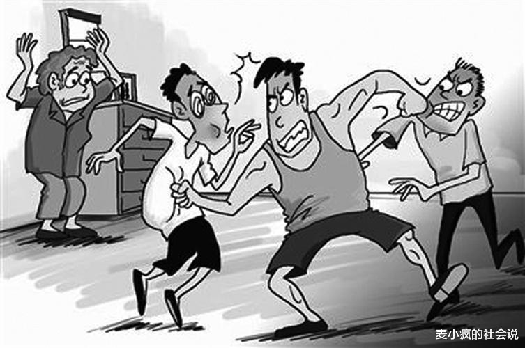 男子以为司机绕路,掏出奔驰钥匙骂他是锤子,反让司机赚了500元