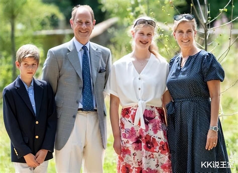 戴安娜|短头发的索菲王妃真的好像戴安娜！如今她走出了自己的王室之路