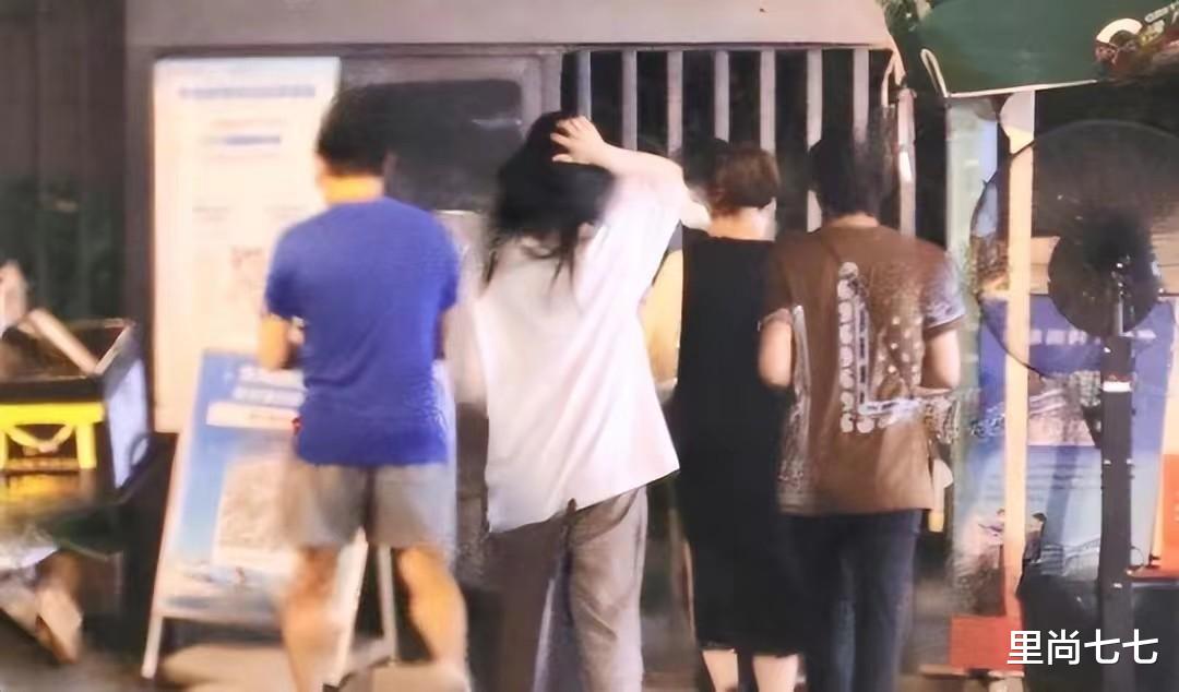 吴奇隆|生分了！刘诗诗罕见与夫同框却好陌生，吴奇隆发福明显翘臀抢眼